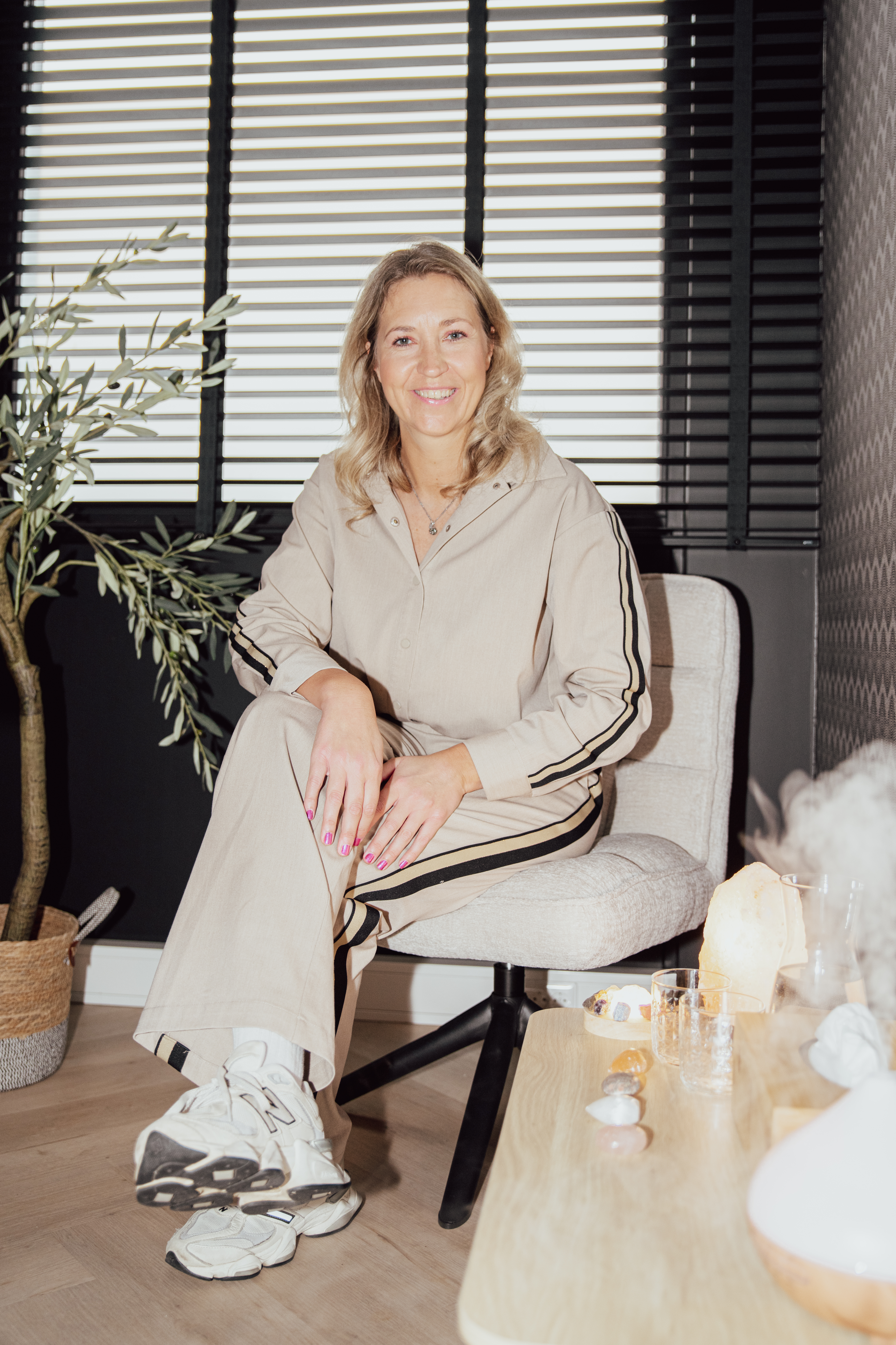 Anne-Marie in haar praktijkruimte